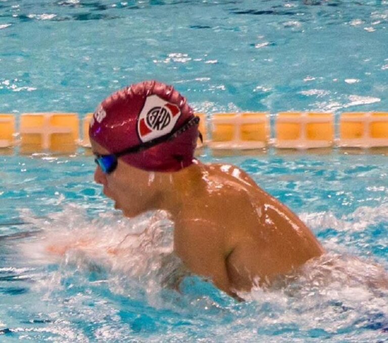 Natación: Theo Gonzalo compitió en Uruguay y sigue en Brasil