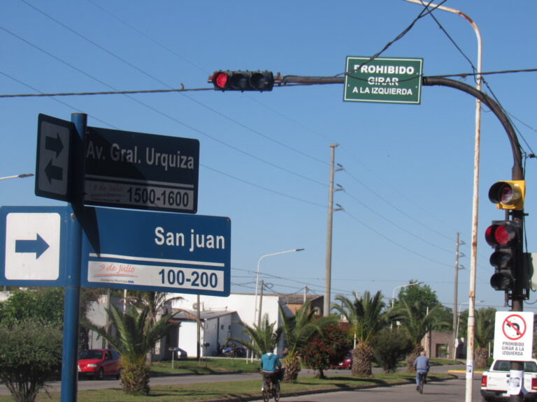 Desde hoy funcionan los semáforos de Urquiza y San Juan