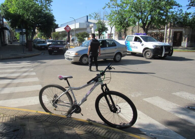 Accidente: una ciclista fue asistida