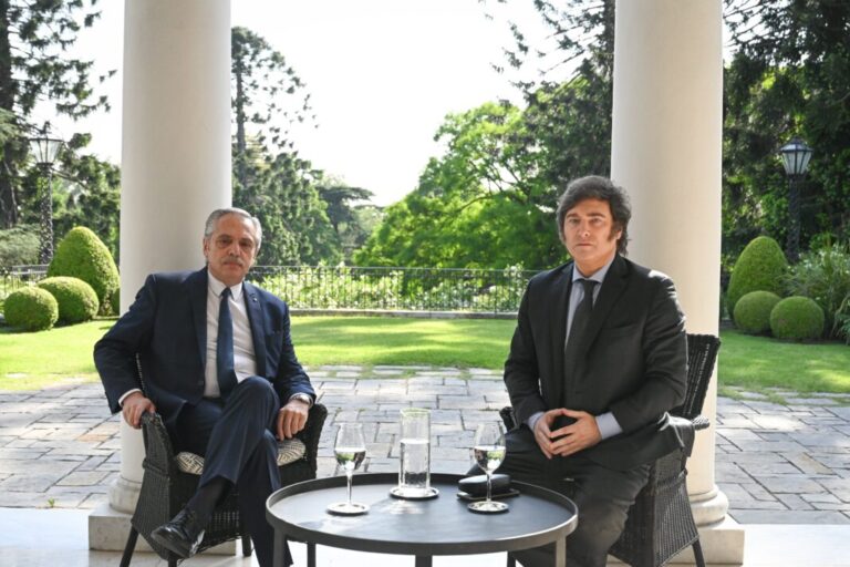 Empezó la transición presidencial: Alberto Fernández recibió a Javier Milei