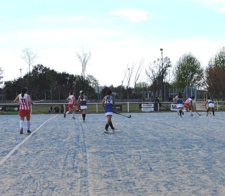 Hockey: Atlético juega en tres Copas de Oro y una de Plata
