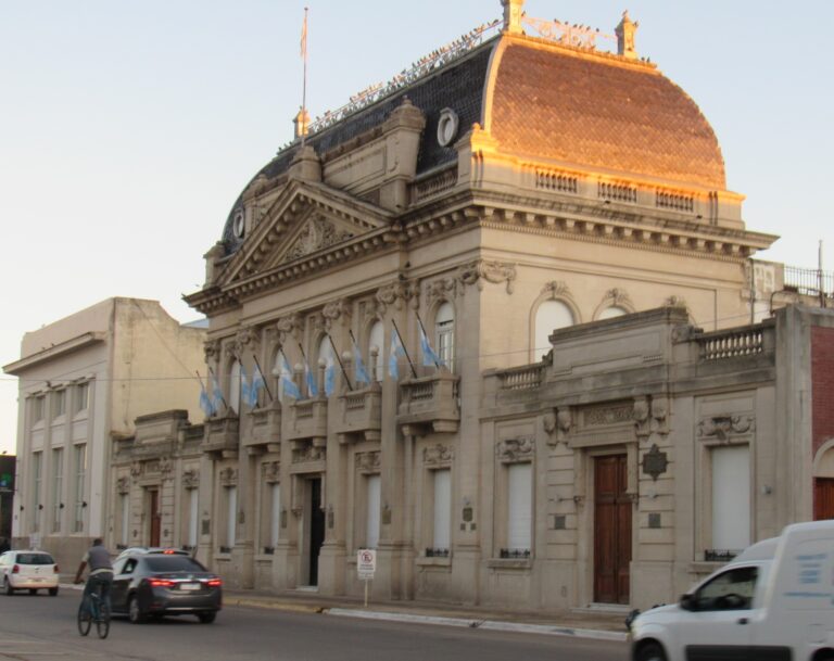 Los trabajadores Municipales cobrarán un bono de 100 mil pesos