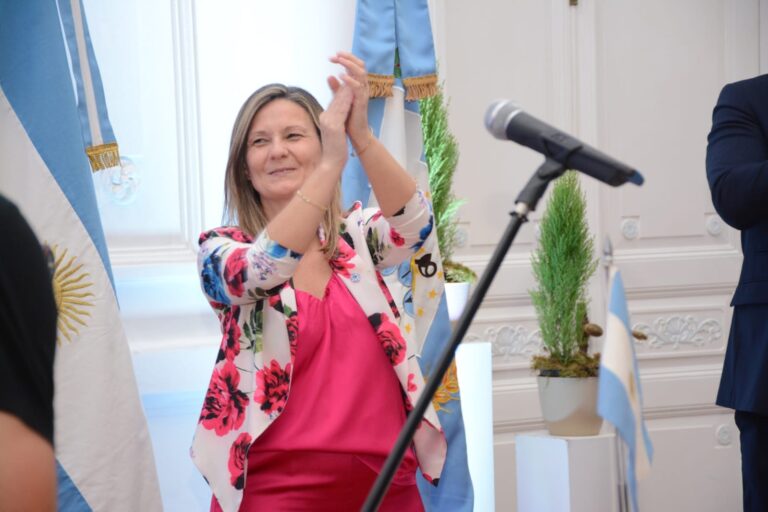 Asumió María José Gentile, la primera mujer en hacerse cargo de la Intendencia