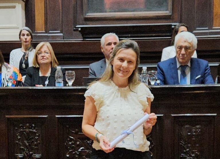 La intendenta electa, María José Gentile recibió su diploma