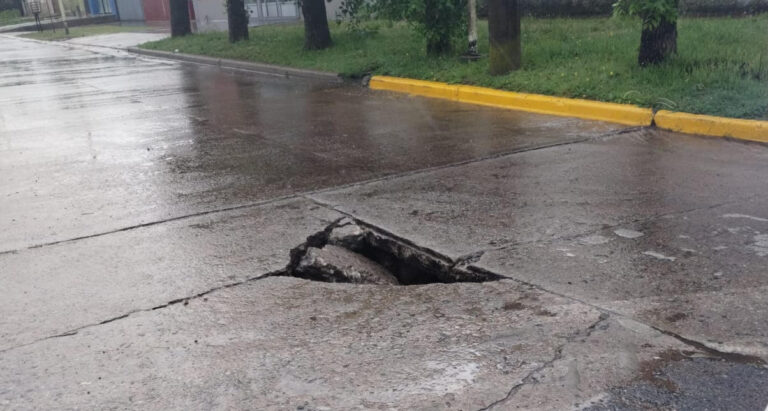 Se hundió el pavimento en Cosentino y Avellaneda