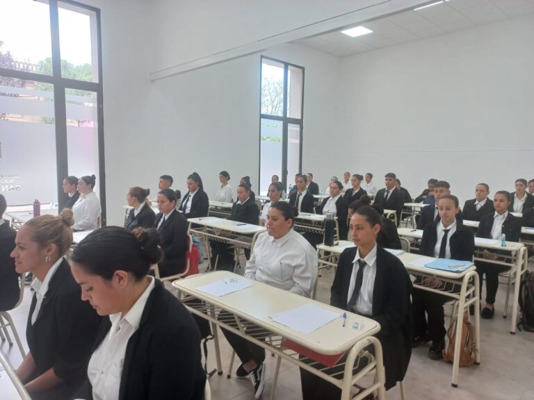 Rindieron exámenes más de 700 aspirantes a la Policía