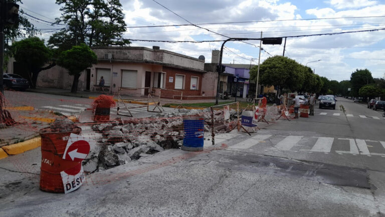 Arreglo de calle: circular con precaución