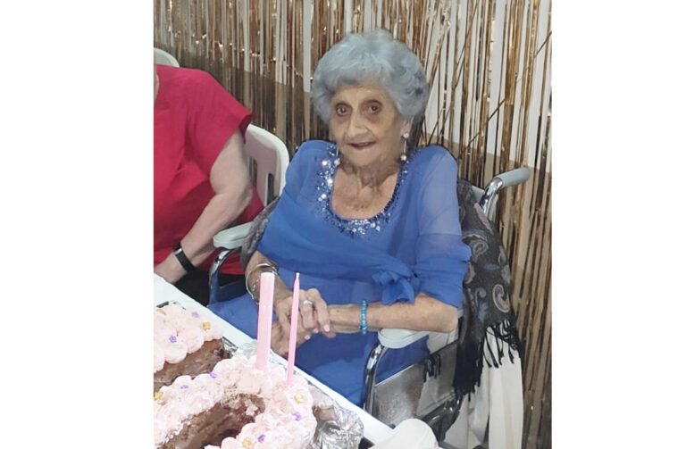 Lidia Elena Larriqueta de Fage. ¡Felices 100 años!