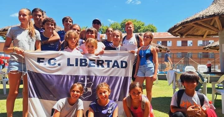El Club Libertad destacó a sus nadadores