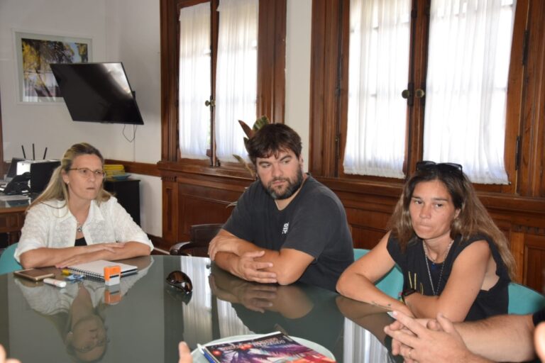 Gentile se reunió con el Auto Moto Club Nuevejuliense