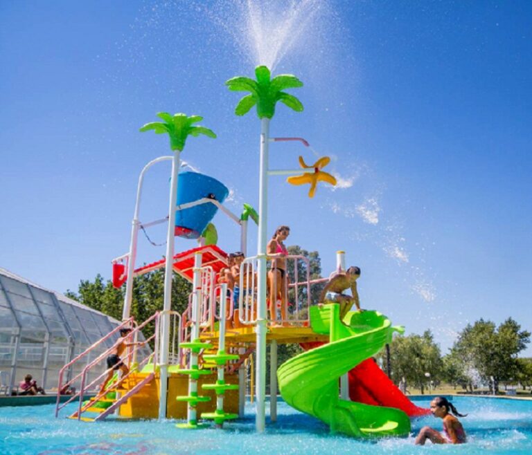 En el verano, la diversión de los parques acuáticos