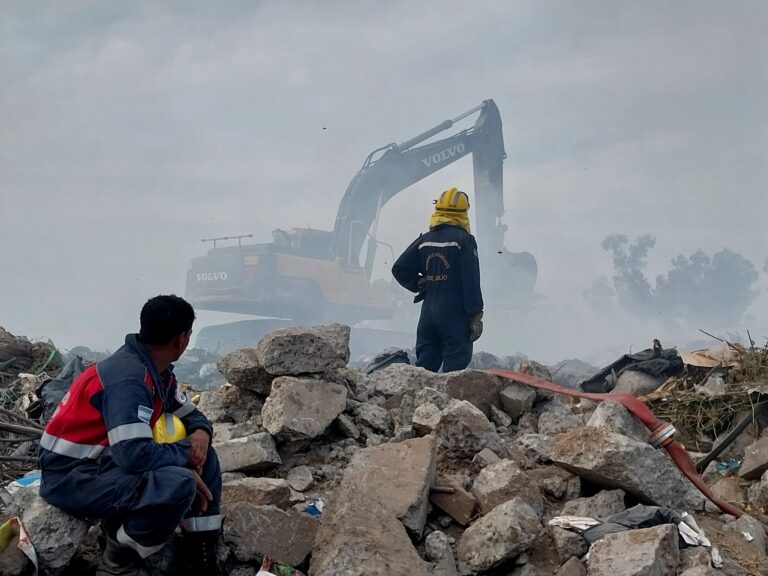 Basural incendiado: se complicó el panorama