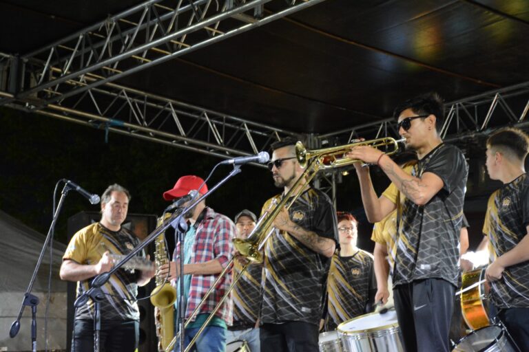Carnaval: murgas en Plaza Belgrano