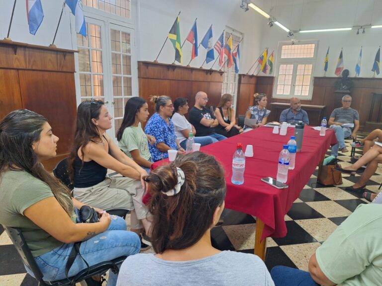 Buscan una solución a la problemática de los perros callejeros