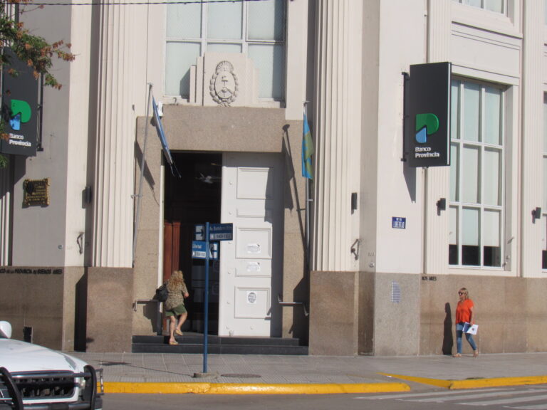 Cambia el horario de atención en los bancos