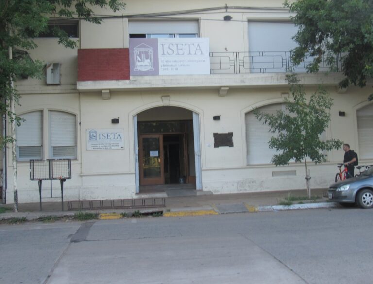 El ISETA tiene una interesante oferta de carreras