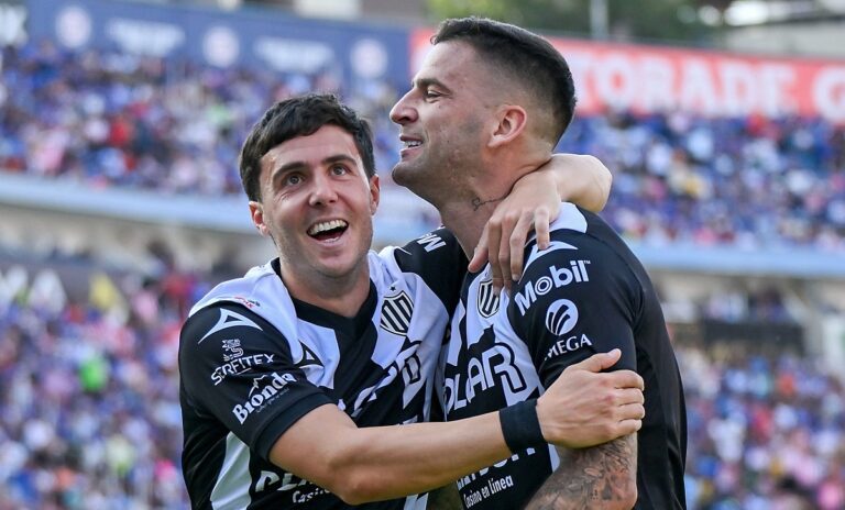 Buen desempeño de José Paradela en el Necaxa de México