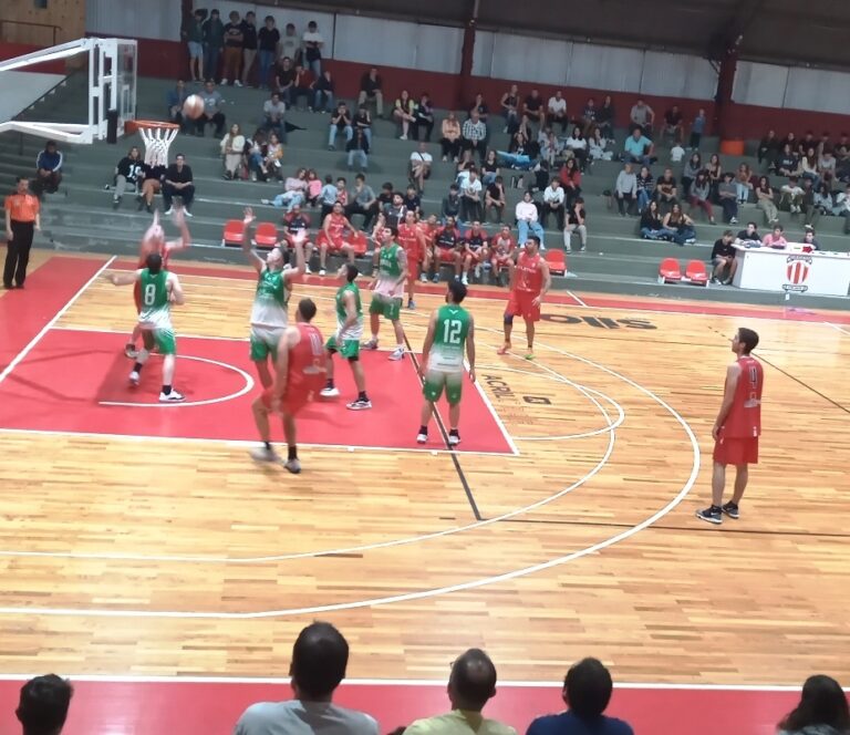 Básquetbol: entretenido encuentro en Primera División