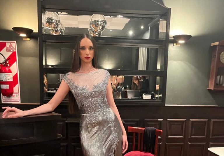 Ayelén Susseret, en el desfile de Claudio Cosano