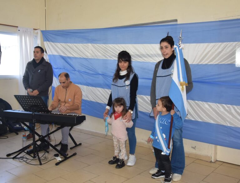 Acto del Día de la Bandera en el Centro de Desarrollo Infantil “Dejando Huellas”