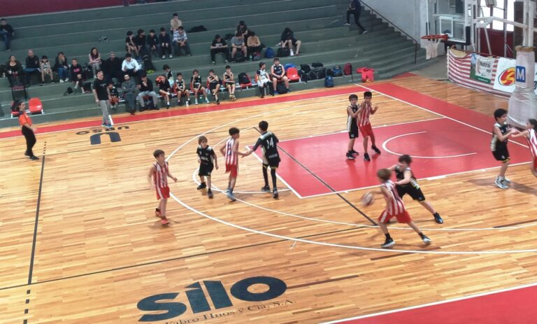 Básquet: triunfos de Atlético ante Mariano Moreno