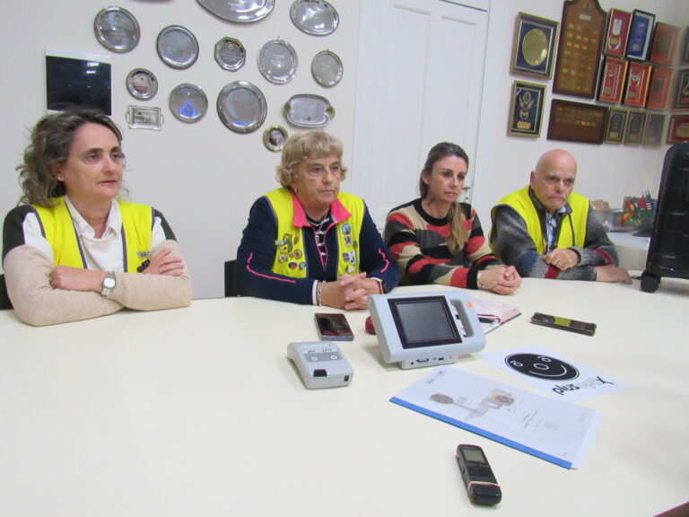 El Club de Leones presentó el equipo: detectará trastornos de la visión en niños