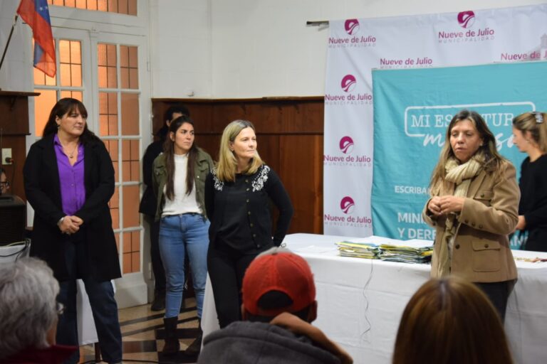 En un acto se firmaron escrituras en 9 de Julio
