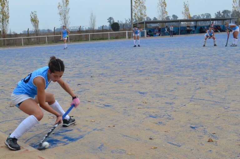 Hockey Femenino: San Martín visitó a Saladillo Hockey