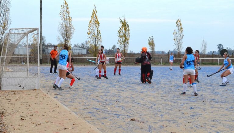 Hockey Femenino: triunfos de San Martín ante Rivadavia de Lincoln