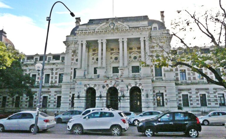 Estatales bonaerenses: cobran desde hoy, con aumento del 6,5%.