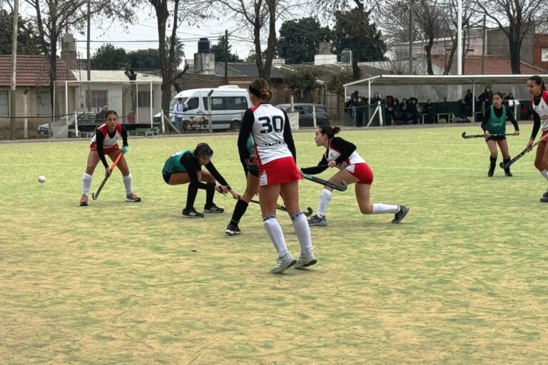 Hockey Femenino: victorias de Atlético ante Sarmiento