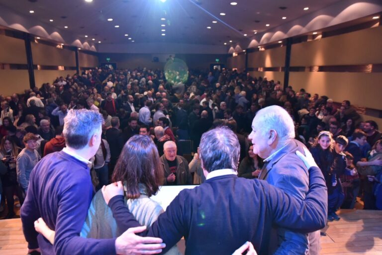 Palacios y Tavela acompañaron a Manes