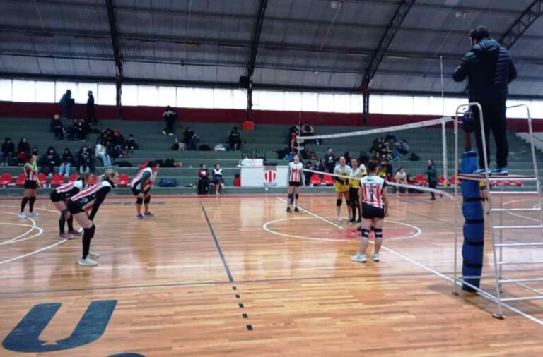 Se juega un torneo de Voley femenino de Primera División