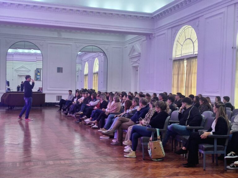 Abdala abordó el tema adicciones en el Salón Blanco