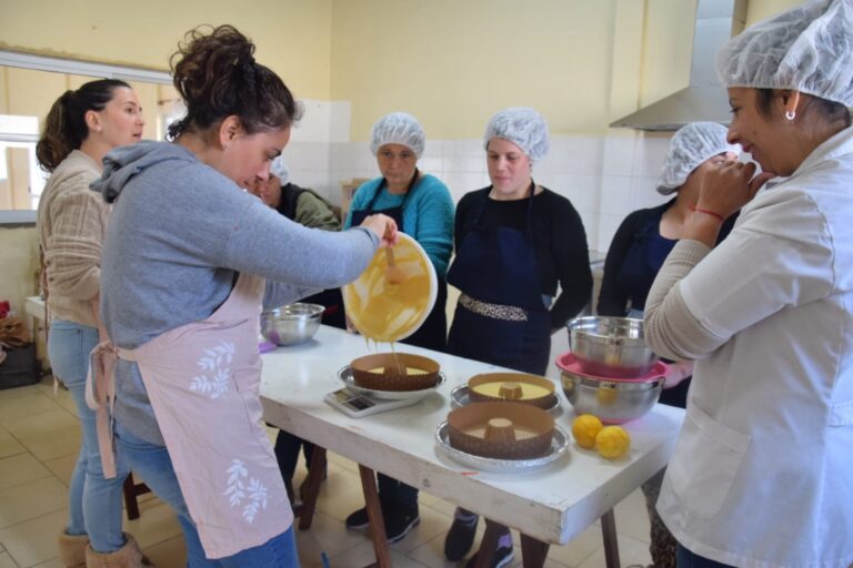 Realizan capacitaciones en la Sala de Elaboración Comunitaria de Alimentos