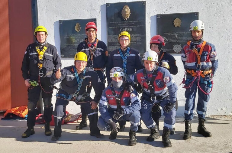 Bomberos se capacitaron en Rescate con Cuerdas