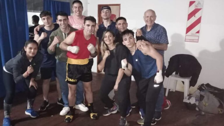 Boxeadores del Clan Ferrario se presentaron en Daireaux