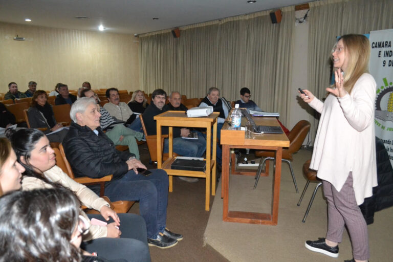 Ley 27.743: la charla despertó interés