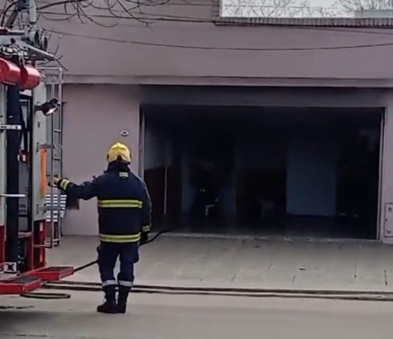 Incendio en una vivienda con daños materiales