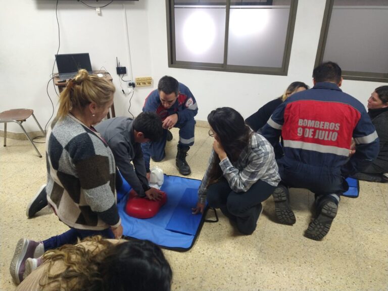 Bomberos: charla de RCP a consorcios de edificios