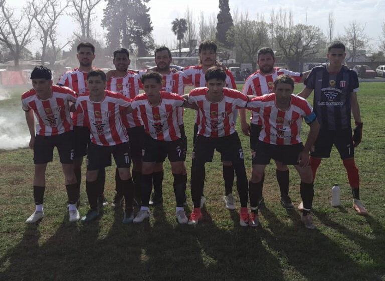 Ganó Dennehy y es único puntero del Ascenso