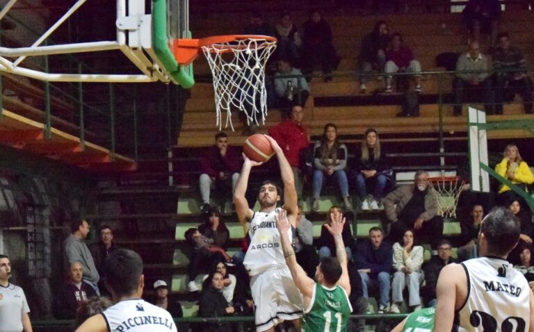 Básquet: buen presente de Fermín Callegaro en Estudiantes de Olavarría