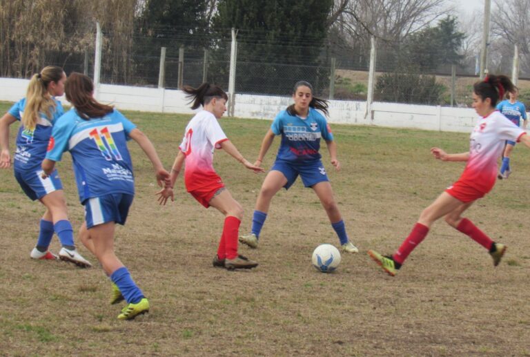 Fútbol Femenino: Libertad es el único líder