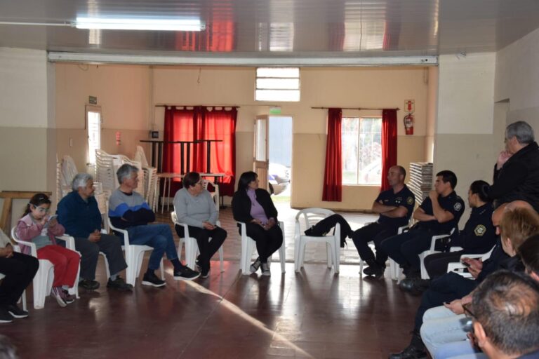 Autoridades se reunieron con vecinos en Morea