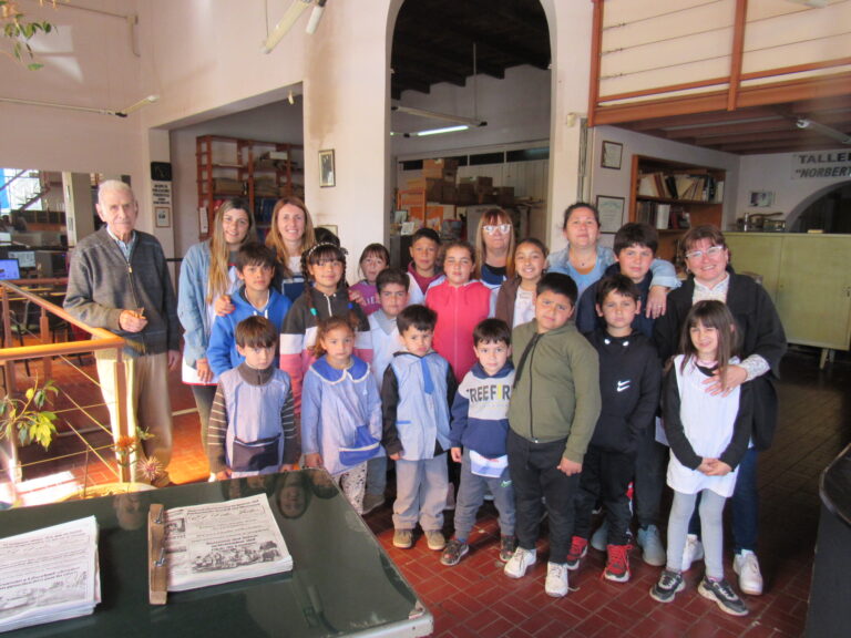 «EL 9 DE JULIO» recibió la grata visita de alumnos de Dennehy