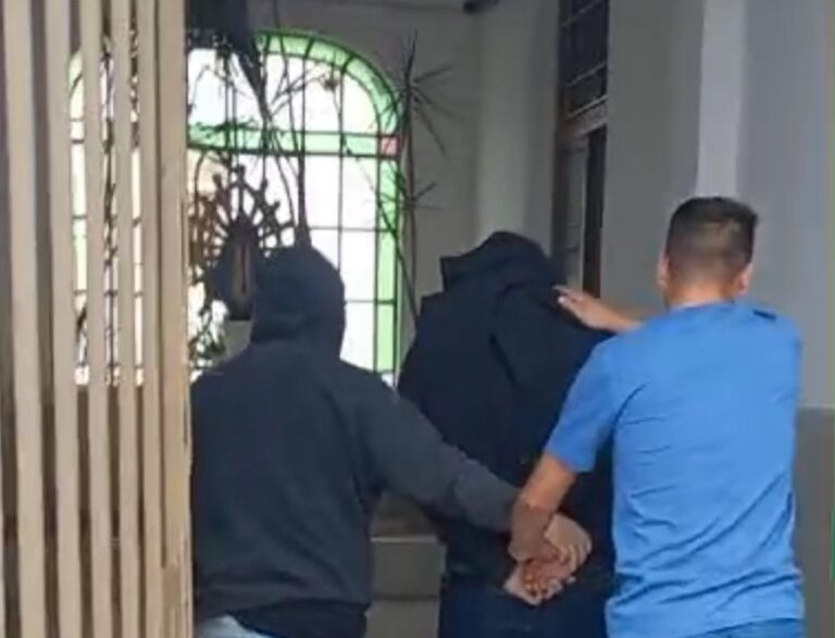 Agresión a efectivos policiales: un detenido