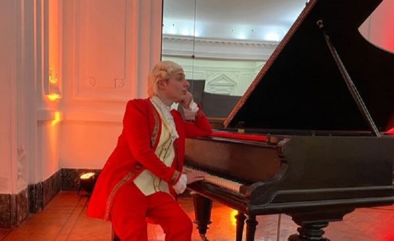 Concierto este sábado: «Mozart visita el Salón Blanco», por Mateo Caputo