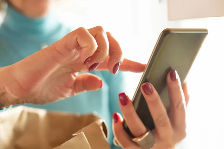 El celular: de la necesidad comunicativa al ocio digital