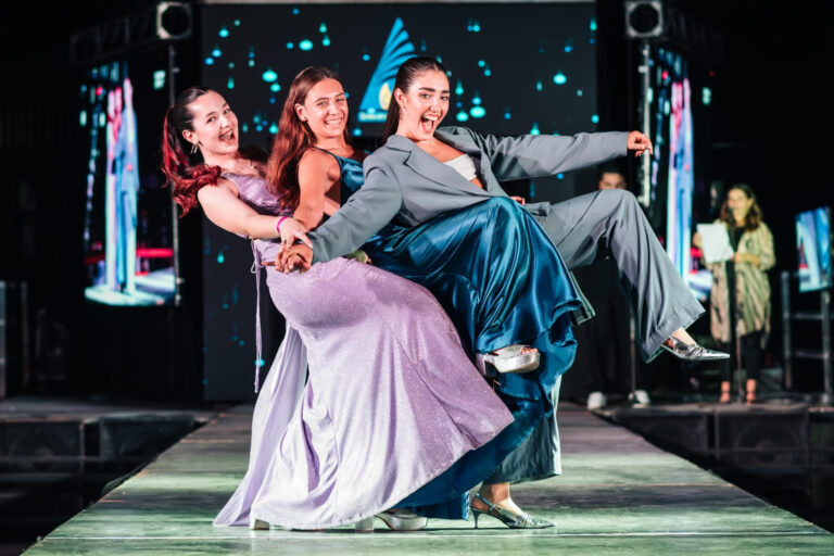 Los estudiantes se divirtieron en el Baile de Egresados