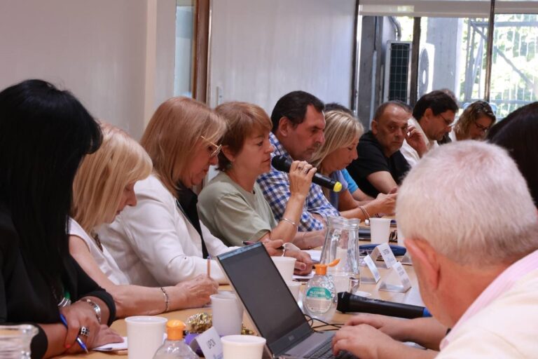 Provincia se reunió con docentes: adelantan el medio aguinaldo